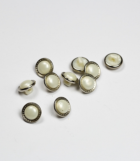 Silver Rim Pearl Button Size 20L x10